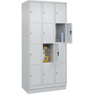 C+P Lockerkast Classic PLUS, 3 compartimenten, lichtgrijs, b = 900 mm, 12 vakken, met bodemsokkel