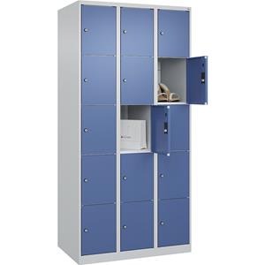 C+P Lockerkast Classic PLUS, 3 compartimenten, lichtgrijs / verblauw, b = 900 mm, 15 vakken, met voetdoppen