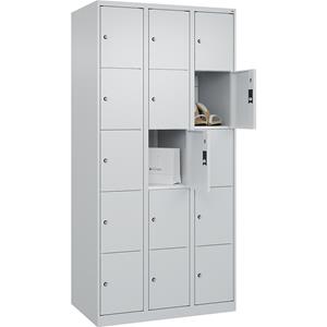 C+P Lockerkast Classic PLUS, 3 compartimenten, lichtgrijs, b = 900 mm, 15 vakken, met voetdoppen