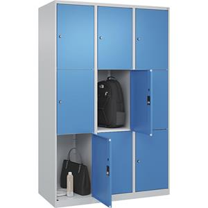 C+P Lockerkast Classic PLUS, 3 compartimenten, lichtgrijs / lichtblauw, b = 1200 mm, 9 vakken, met voetdoppen