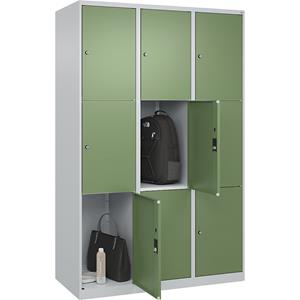 C+P Lockerkast Classic PLUS, 3 compartimenten, lichtgrijs / resedagroen, b = 1200 mm, 9 vakken, met voetdoppen