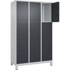 C+P Lockerkast Classic PLUS, 3 compartimenten, lichtgrijs / grijs, b = 1200 mm, 9 vakken, met voeten