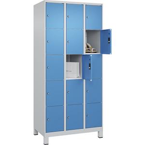 C+P Lockerkast Classic PLUS, 3 compartimenten, lichtgrijs / lichtblauw, b = 900 mm, 15 vakken, met voeten