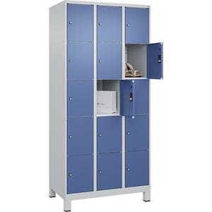 C+P Lockerkast Classic PLUS, 3 compartimenten, lichtgrijs / verblauw, b = 900 mm, 15 vakken, met voeten