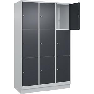 C+P Lockerkast Classic PLUS, 3 compartimenten, lichtgrijs / grijs, b = 1200 mm, 9 vakken, met bodemsokkel