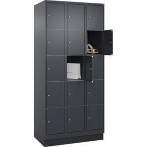 C+P Lockerkast Classic PLUS, 3 compartimenten, grijs, b = 900 mm, 15 vakken, met bodemsokkel