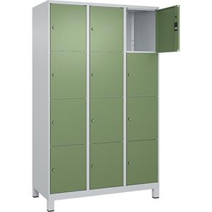 C+P Lockerkast Classic PLUS, 3 compartimenten, lichtgrijs / resedagroen, b = 1200 mm, 12 vakken, met voeten