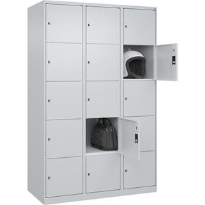 C+P Lockerkast Classic PLUS, 3 compartimenten, lichtgrijs, b = 1200 mm, 15 vakken, met voetdoppen