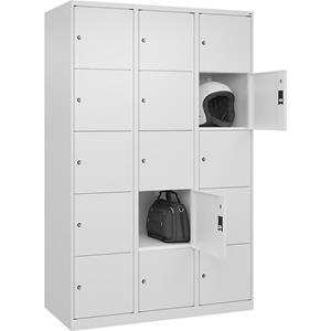 C+P Lockerkast Classic PLUS, 3 compartimenten, verkeerswit, b = 1200 mm, 15 vakken, met voetdoppen