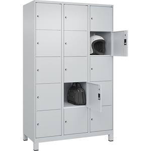 C+P Lockerkast Classic PLUS, 3 compartimenten, lichtgrijs, b = 1200 mm, 15 vakken, met voeten