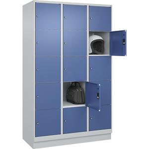 C+P Lockerkast Classic PLUS, 3 compartimenten, lichtgrijs / verblauw, b = 1200 mm, 15 vakken, met bodemsokkel