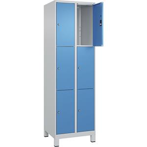 C+P Lockerkast Classic PLUS, 2 compartimenten, lichtgrijs / lichtblauw, b = 600 mm, 6 vakken, met voeten