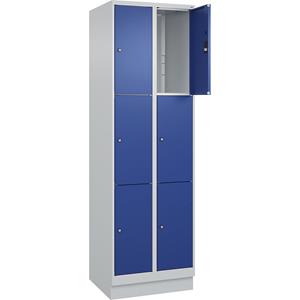 C+P Lockerkast Classic PLUS, 2 compartimenten, lichtgrijs / gentiaanblauw, b = 600 mm, 6 vakken, met bodemsokkel