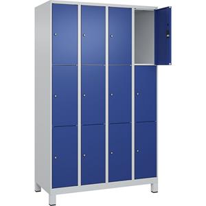 C+P Lockerkast Classic PLUS, 4 compartimenten, lichtgrijs / gentiaanblauw, b = 1200 mm, 12 vakken, met voeten