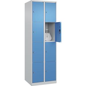 C+P Lockerkast Classic PLUS, 2 compartimenten, lichtgrijs / lichtblauw, b = 600 mm, 8 vakken, met voetdoppen