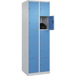 C+P Lockerkast Classic PLUS, 2 compartimenten, lichtgrijs / lichtblauw, b = 600 mm, 10 vakken, met voetdoppen