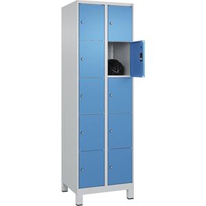 C+P Lockerkast Classic PLUS, 2 compartimenten, lichtgrijs / lichtblauw, b = 600 mm, 10 vakken, met voeten