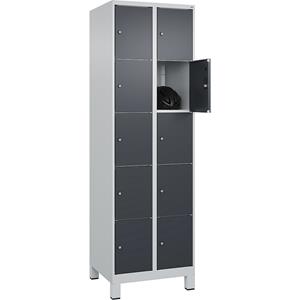 C+P Lockerkast Classic PLUS, 2 compartimenten, lichtgrijs / grijs, b = 600 mm, 10 vakken, met voeten