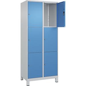 C+P Lockerkast Classic PLUS, 2 compartimenten, lichtgrijs / lichtblauw, b = 800 mm, 6 vakken, met voeten