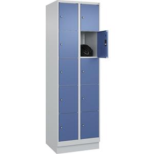 C+P Lockerkast Classic PLUS, 2 compartimenten, lichtgrijs / verblauw, b = 600 mm, 10 vakken, met bodemsokkel