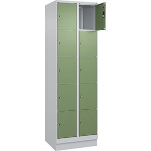 C+P Lockerkast Classic PLUS, 2 compartimenten, lichtgrijs / resedagroen, B 600 mm, 10 vakken, met bodemsokkel