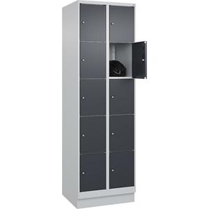 C+P Lockerkast Classic PLUS, 2 compartimenten, lichtgrijs / grijs, b = 600 mm, 10 vakken, met bodemsokkel