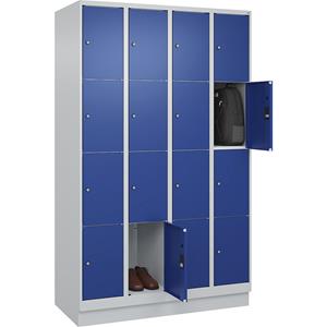 C+P Lockerkast Classic PLUS, 4 compartimenten, lichtgrijs / gentiaanblauw, b = 1200 mm, 16 vakken, met bodemsokkel