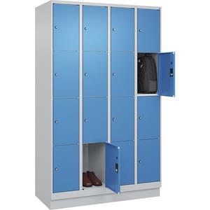 C+P Lockerkast Classic PLUS, 4 compartimenten, lichtgrijs / lichtblauw, b = 1200 mm, 16 vakken, met bodemsokkel