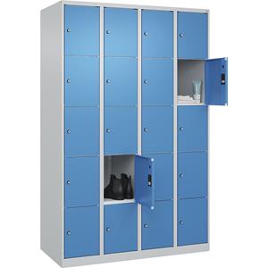 C+P Lockerkast Classic PLUS, 4 compartimenten, lichtgrijs / lichtblauw, b = 1200 mm, 20 vakken, met voetdoppen