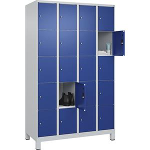 C+P Lockerkast Classic PLUS, 4 compartimenten, lichtgrijs / gentiaanblauw, b = 1200 mm, 20 vakken, met voeten