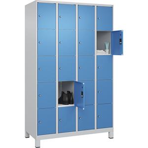 C+P Lockerkast Classic PLUS, 4 compartimenten, lichtgrijs / lichtblauw, b = 1200 mm, 20 vakken, met voeten