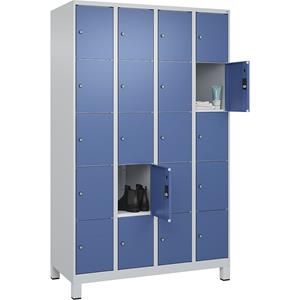 C+P Lockerkast Classic PLUS, 4 compartimenten, lichtgrijs / verblauw, b = 1200 mm, 20 vakken, met voeten