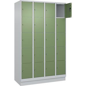 C+P Lockerkast Classic PLUS, 4 compartimenten, lichtgrijs / resedagroen, b = 1200 mm, 20 vakken, met bodemsokkel