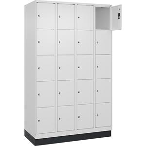 C+P Lockerkast Classic PLUS, 4 compartimenten, verkeerswit, b = 1200 mm, 20 vakken, met bodemsokkel