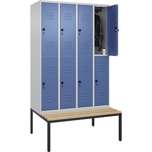 C+P Kledingkast Classic PLUS met twee verdiepingen en zitbank, 4 compartimenten, lichtgrijs / verblauw, b = 1200 mm, veiligheidsdraaigrendel, ondergebouwd, beuken-hardhout