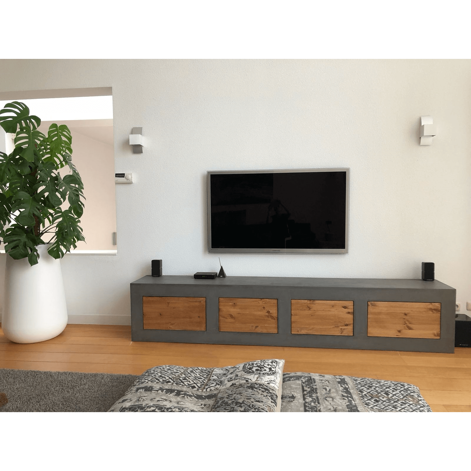 Loods XL Betonlook TV meubel Sylva met houten front