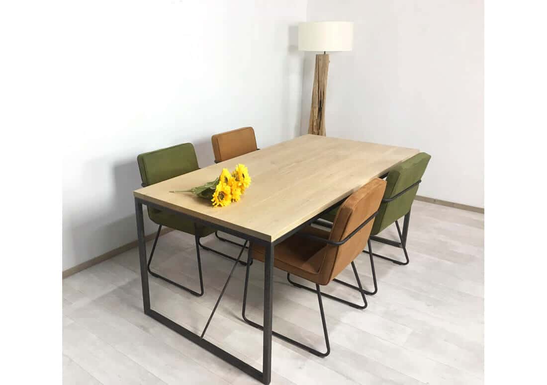 Loods XL Eikenhouten tafel Lohn met subtiel stalen onderstel