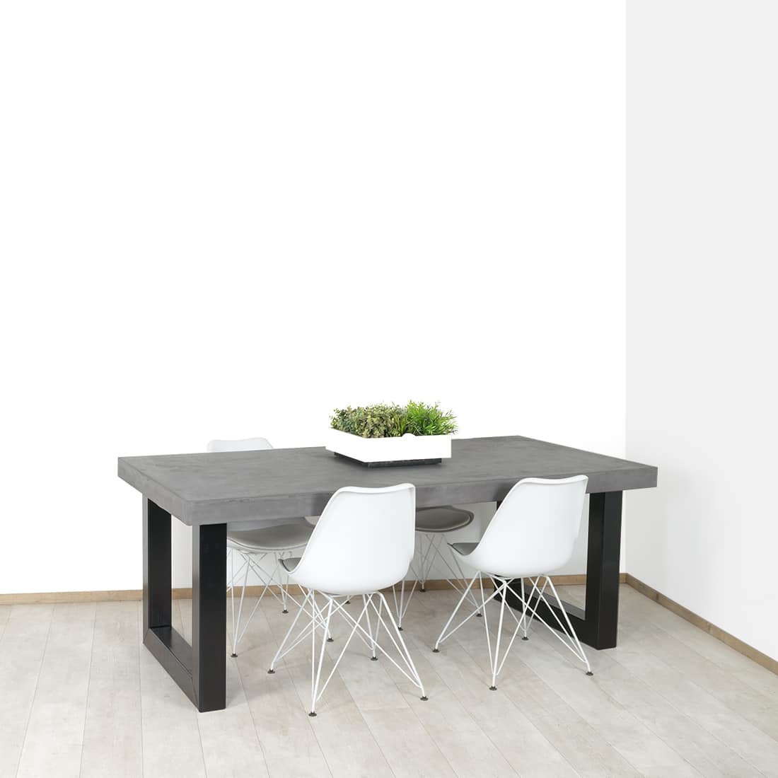 Loods XL Betonlook tafel Fiatt met U poten