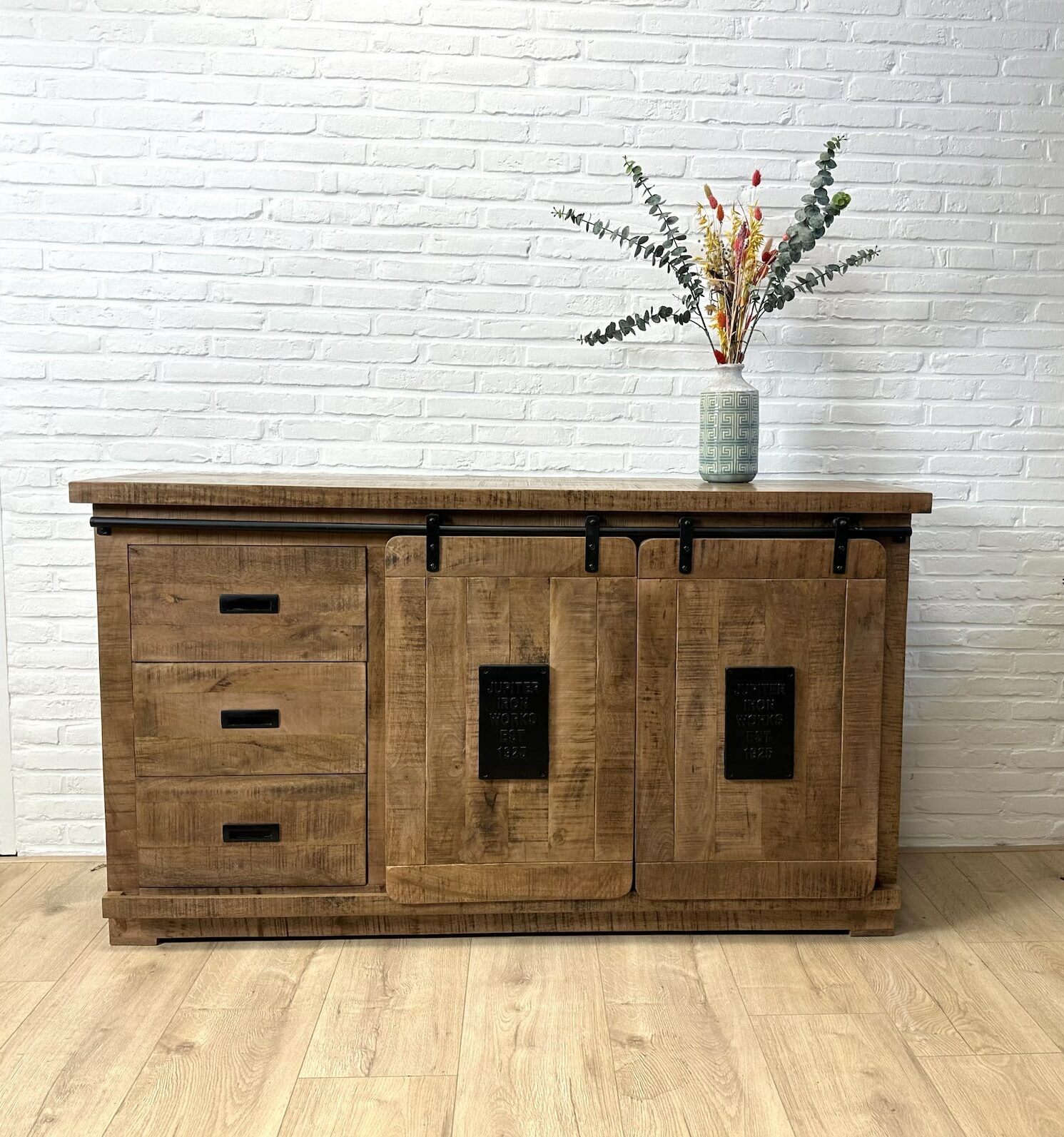 Loods XL Mangohouten dressoir Rafael met lades en schuifdeuren