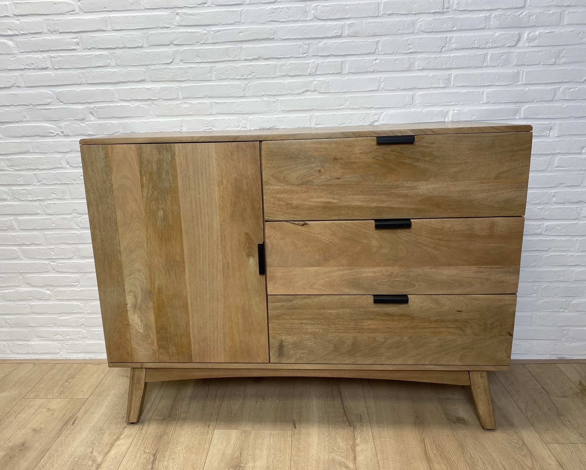 Loods XL Mangohouten dressoir Guido met deur en lades