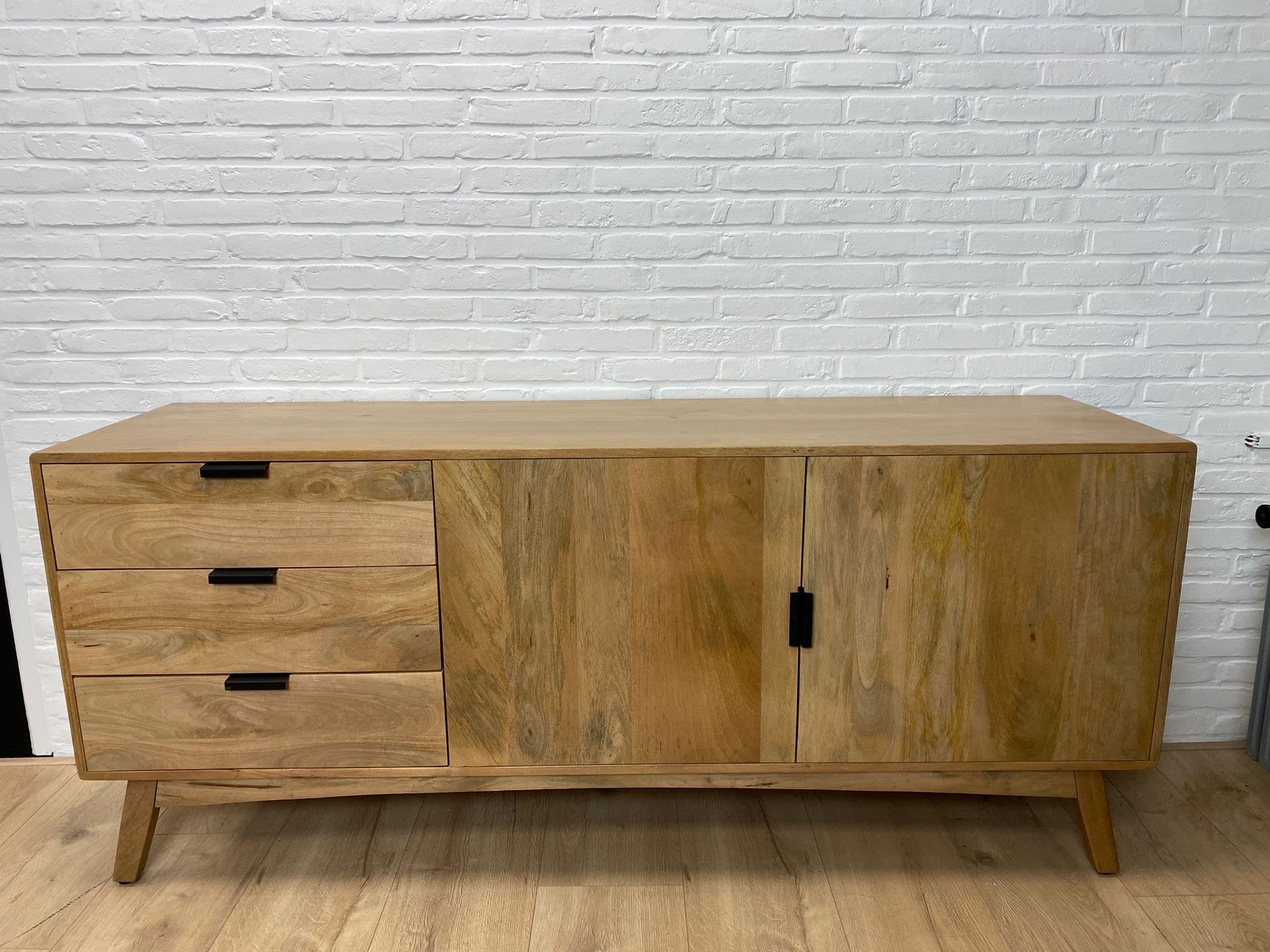 Loods XL Mangohouten retro dressoir Zion met lades en deuren