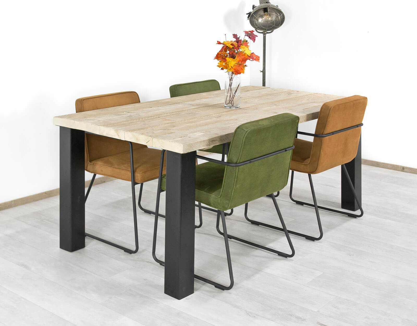 Loods XL Steigerhouten tafel Roca met stalen poten