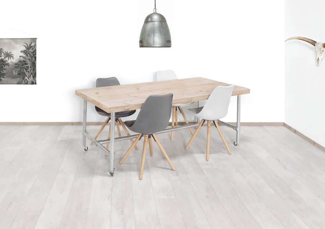 Loods XL Steigerhouten tafel Hermon met steigerbuizen onderstel