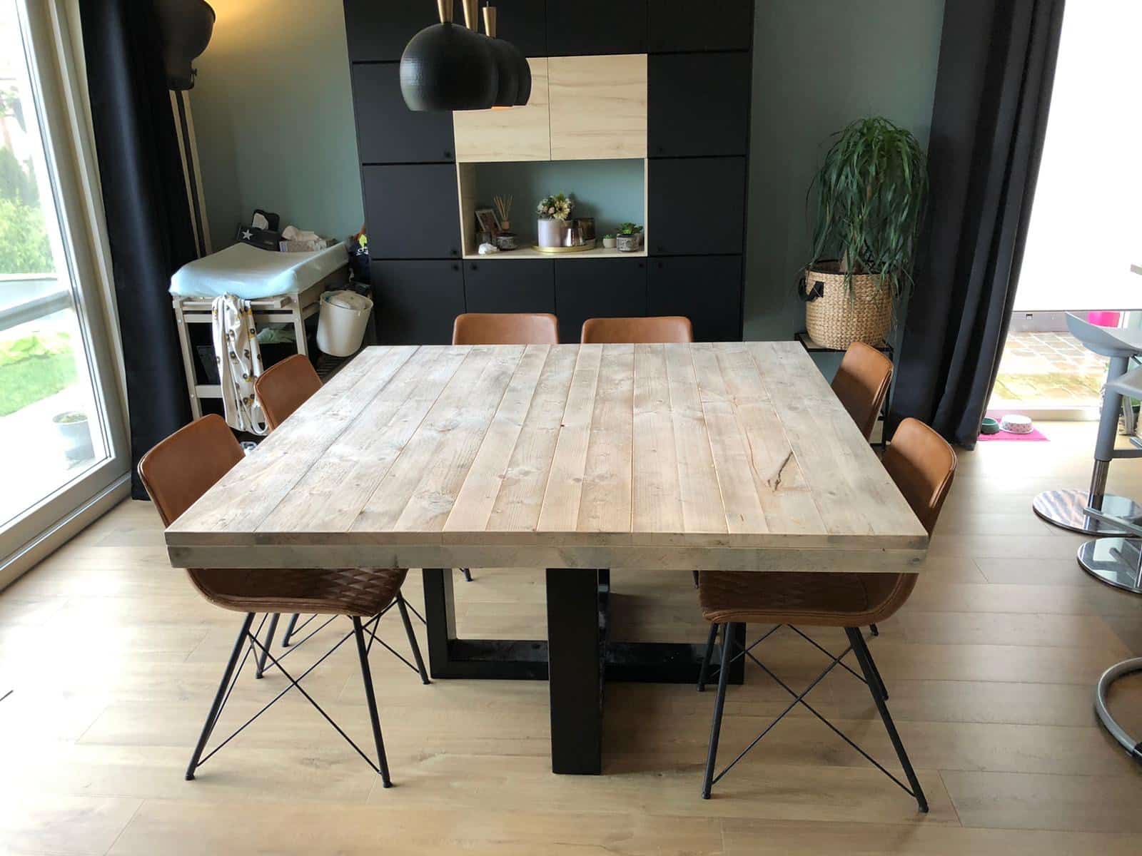 Loods XL Steigerhouten tafel Delvon met stalen spinpoot