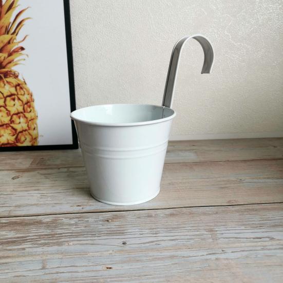 HOMEKA Muurhangende pot, heldere kleur, niet gemakkelijk te vervormen, ijzeren balkonplantenbakken, metalen emmer voor balkon