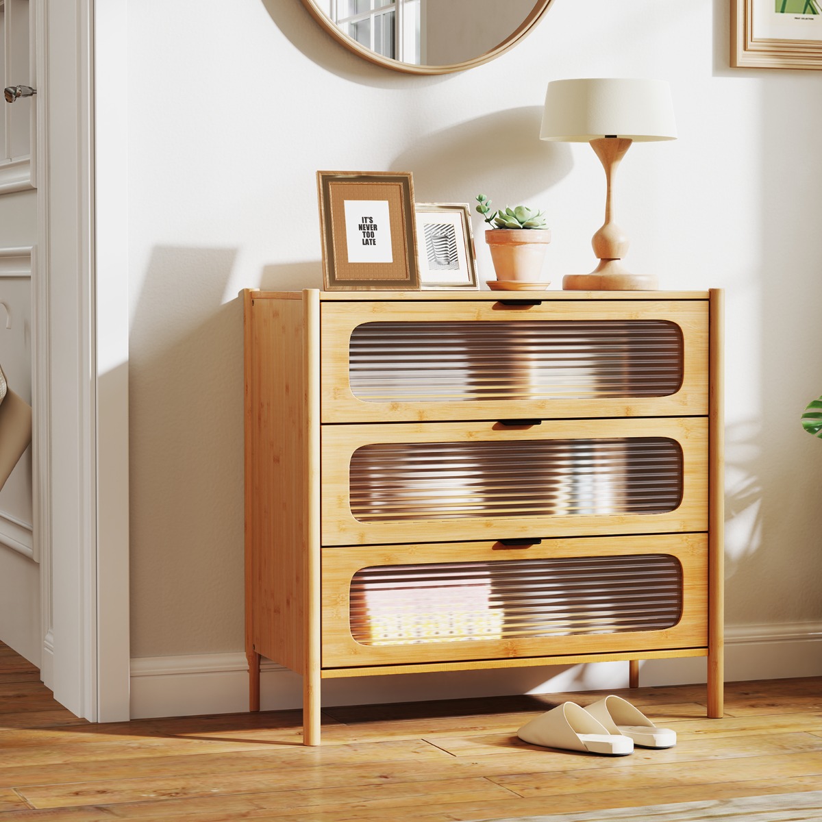 Costway 3-Ladenkast Opbergkast in Mid-Century Moderne Stijl met Gestreepte Gehard Glazen Voorkant Opbergkast van Bamboe voor Woonkamer