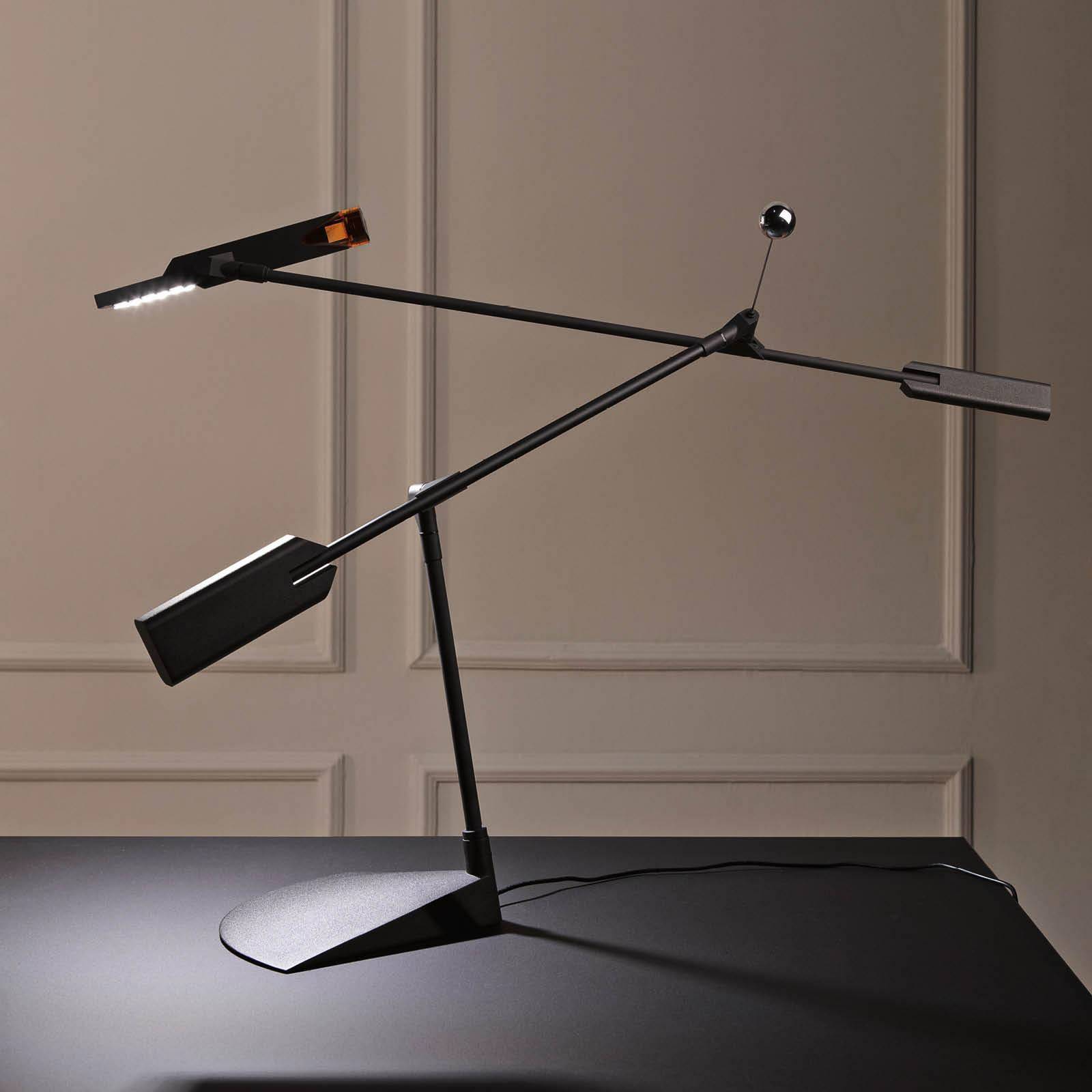 Stilnovo Halley LED tafellamp, zwart, projectie 100 cm