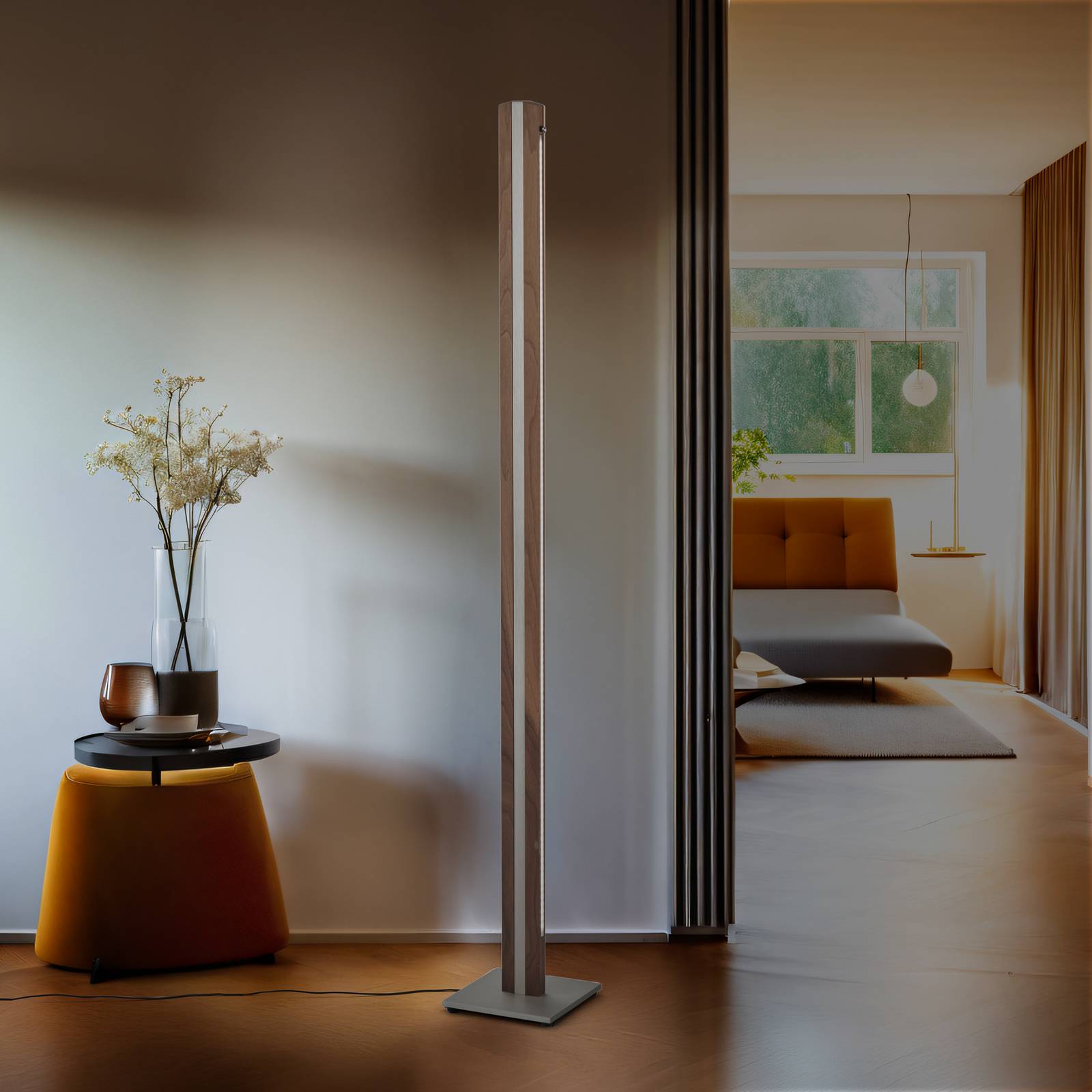 Quitani Elis LED vloerlamp, walnoot/nikkel