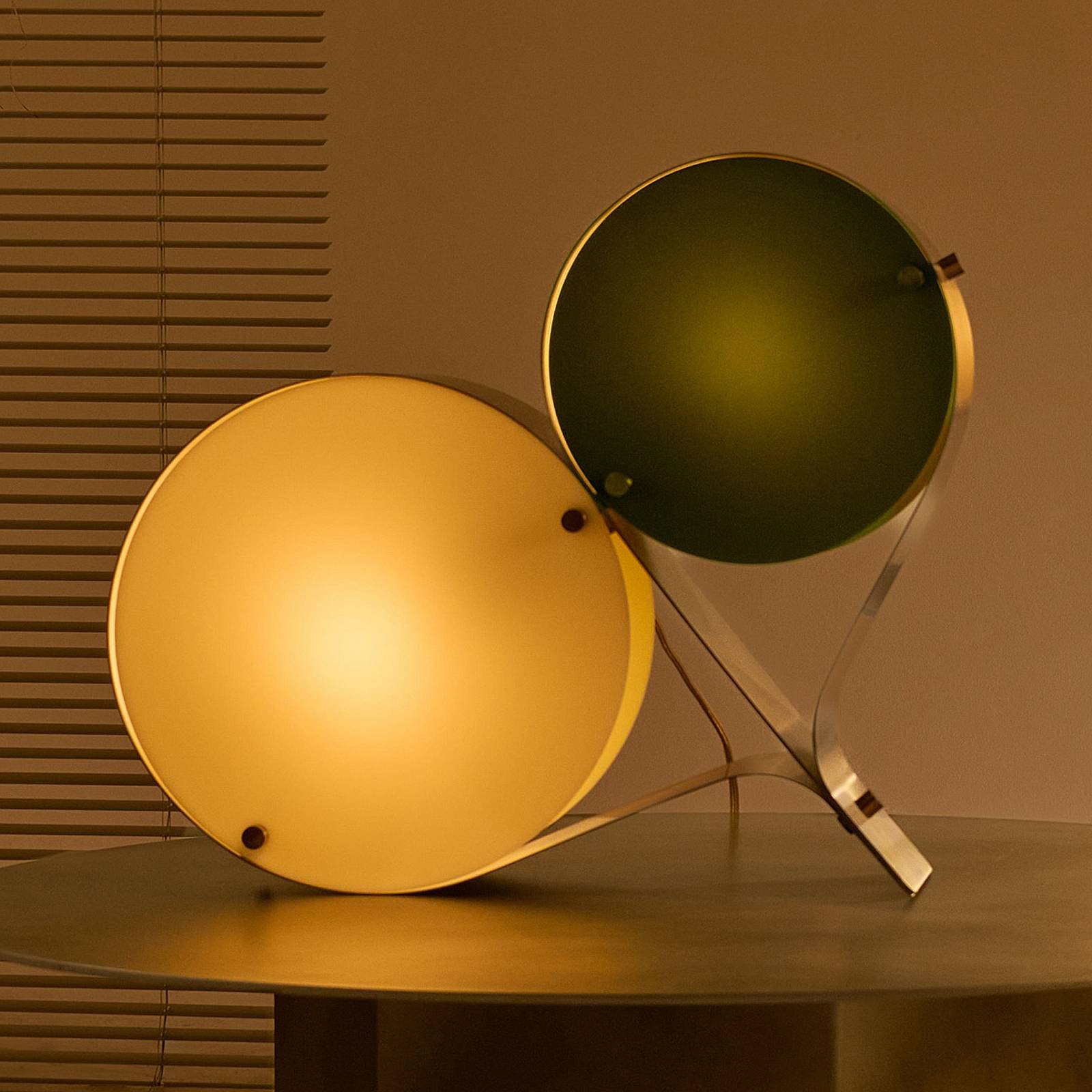 GUBI tafellamp Coppia, ivoor/olijfgroen, hoogte 42 cm