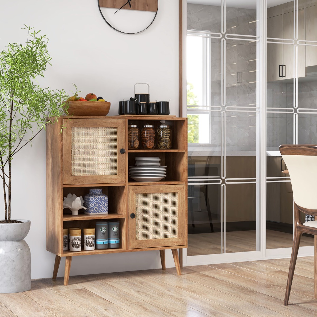 Costway Rieten Buffetkast Boho Bijzetkast met 4 Cubes en 2 Gedecoreerde Rieten Deuren Moderne Midden Eeuw Buffetkast Natuurlijk